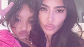 Kim Kardashian y sus hijas se visten con los atuendos más rosas inspirados en Hello Kitty