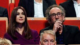 “Lo amo”: Mónica Bellucci confirma su romance con Tim Burton