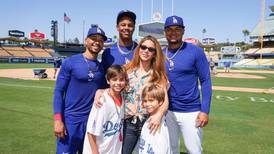 Shakira y sus hijos Sasha y Milan visitan el estadio de Los Dodgers en Los Angeles