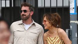 Jennifer Lopez y Ben Affleck desmienten rumores de crisis matrimonial con un apasionado beso