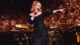 Adele confiesa que una de sus vértebras se ha desgastado y así ha cantado en Las Vegas