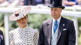 Príncipe William es captado con mirada de amor por Kate Middleton