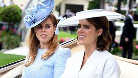 Las princesas Beatriz y Eugenia temen por su futuro con el ascenso al trono del príncipe Carlos