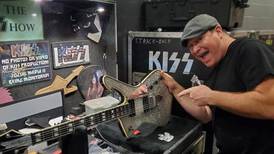 Kiss: Francis Stueber, técnico de guitarras, murió por covid; sus compañeros alegan negligencia