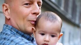 Esposa de Bruce Willis comparte nuevas fotografías del actor en el cumpleaños de su hija mayor