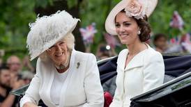 Kate Middleton se habría negado a hacer reverencia a la reina Camilla en la coronación