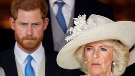 El príncipe Harry tendrá un incómodo encuentro con la reina Camilla en la coronación
