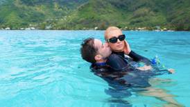 ¡Con suegros incluídos! La luna de miel de Paris Hilton y Carter Reum en Bora Bora