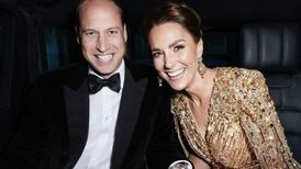 ¡Cocteles reales! El príncipe William y Kate Middleton realizan duelo para ser los mejores bartender
