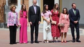 Llama la atención el lenguaje corporal de la reina Letizia y el rey Felipe VI durante la confirmación de la infanta Sofía