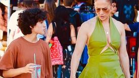 Jennifer Lopez y su hija Emme captadas comprando en un mercado de pulgas