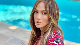 Jennifer Lopez impone estilo con el vestido ideal para triunfar este verano