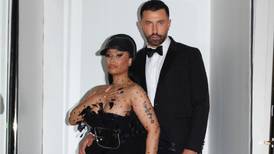 Nicki Minaj luchó para no mostrar de más y encaró a periodista en la MET Gala