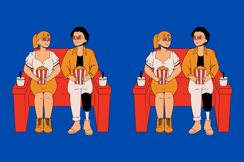 En este test visual hay dos imágenes de personas viendo una película, y aunque parecen ser las mismas, hay cinco diferencias entre ellas.
