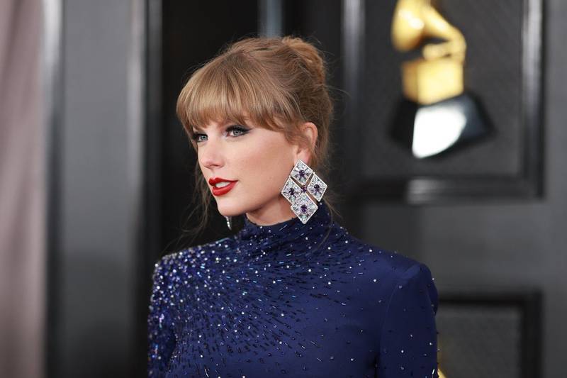 La cantante disfrutó la canción ‘Después de la Playa' en la entrega de los Premios Grammy 2023.