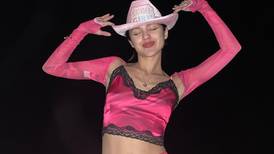 Sombrero vaquero rosa: Así lo llevan Olivia Rodrigo, Ariana Grande y Dua Lipa