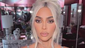 Kim Kardashian regresa a sus raíces y le llueven halagos por su nuevo cambio de look