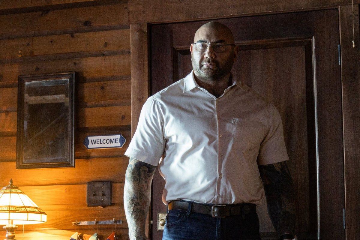 Dave Bautista vai além dos músculos no novo filme de Shyamalan