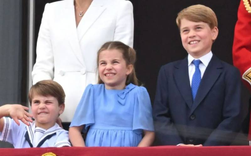 El príncipe William posó junto a sus tres hijos para celebrar el Día del Padre