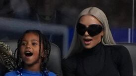 Kim Kardashian fue abucheada cuando estaba con su hijo Saint en partido de Los Rams