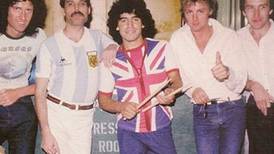 Freddie Mercury: el día en que Maradona se subió al escenario con Queen