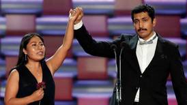Yalitza Aparicio y Tenoch Huerta  bailan cumbia en Sundance Film