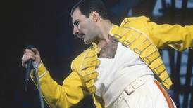La historia detrás de la famosa chamarra amarilla de Freddie Mercury