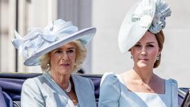 Kate Middleton podría usar una corona de flores en vez de una tiara para la coronación ¿Por qué?