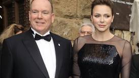 Príncipes Charlene y Alberto de Mónaco dejan atrás rumores de divorcio y se van de viaje a Italia