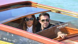 JLo y Ben Affleck desembarcan a todo lujo en Venecia