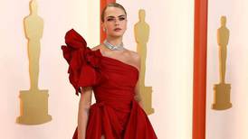 Premios Oscar 2023: Cara Delevingne se viraliza al copiarle el vestido a Angelina Jolie