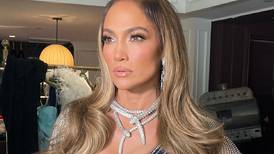 Jennifer Lopez presume su costoso bolso Luis Vuitton