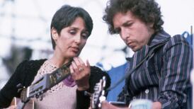 Bob Dylan: Mujer retira demanda de abuso sexual en su contra