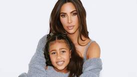 Kim Kardashian comparte adorables fotos con su hija North West en la boda de Kravis