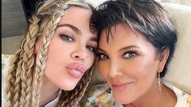 Critican a Khloé Kardashian y a Kris Jenner por fotos editadas "fuera de la realidad"