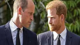 Harry acusó al príncipe William de recibir dinero de la prensa a cambio de información confidencial