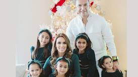 Jacky Bracamontes: Santa Claus llegó a su casa con algo más que regalos de Navidad para sus hijas