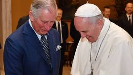 El valioso regalo que el Papa Francisco le dio al rey Carlos por su coronación