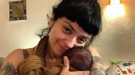 Mon Laferte comparte la foto más tierna de su bebé con un hermoso mensaje feminista