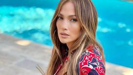 Jennifer Lopez deslumbra con traje de baño en sesión de fotos en Capri