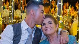 Cristiano Ronaldo regala lujoso auto a su madre en su cumpleaños