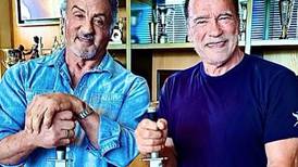 Arnold Schwarzenegger y Sylvester Stallone se reúnen para decorar calabazas