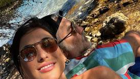 Alejandro Fernández y su novia disfrutan de los últimos momentos de sus vacaciones de ensueño