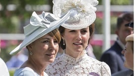 Kate Middleton inspira sus atuendos en los de su mamá Carole Middleton