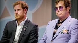 Elton John se une a las celebridades que desprecian a Meghan Markle y Harry