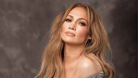 Jennifer Lopez deja poco a la imaginación con diminuto traje de baño 