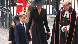 Kate Middleton consoló a Charlotte y George en su llegada al funeral de la Reina Isabel II