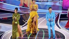 Oscars 2022: Becky G y Luis Fonsi pusieron a todos a bailar con "No se habla de Bruno"