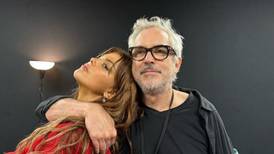 Hija de Alfonso Cuarón, Tess Bu, debuta como cantante en su primer festival