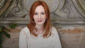 J. K. Rowling reveló en nuevo podcast que su violento exesposo retuvo el manuscrito de Harry Potter